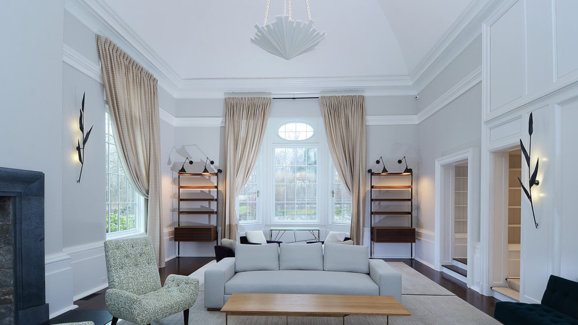 Vaulted Tray Ceiling With Crown Wall Moulding In Greenwich