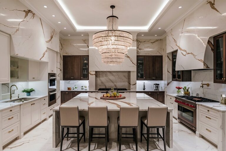 Custom Builder or Remodeler: Which Is Right for Luxury Homes