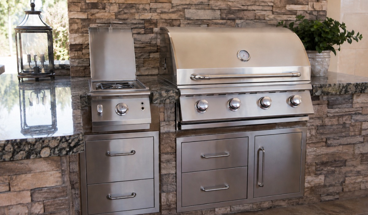 Stainless steel built-in gas grill and side burner set